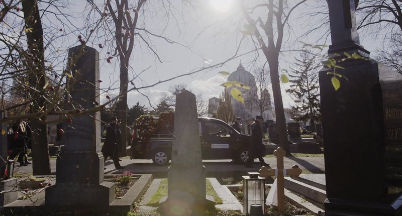 Pressebild aus Sterben für Anfänger - Friedhof